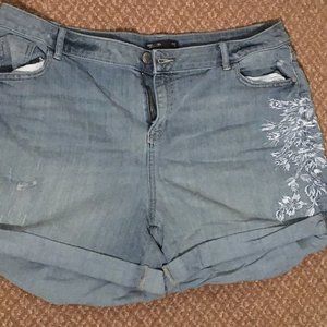 Simple Vera Vera Wang floral detail shorts